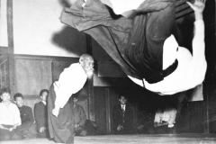 morihei-ueshiba-throwing-tada-600